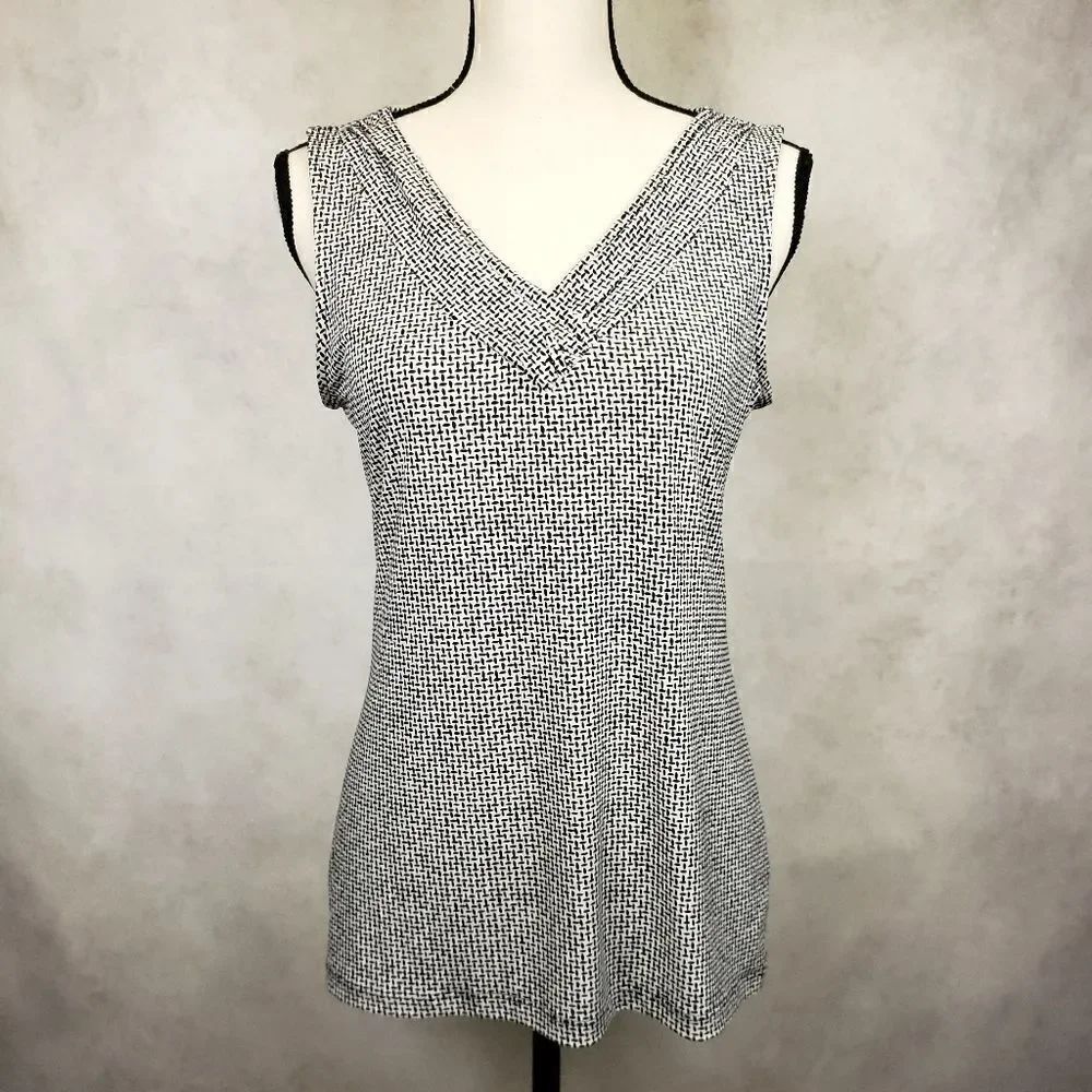 Banana Republic sleeveless V neck loose fit top S